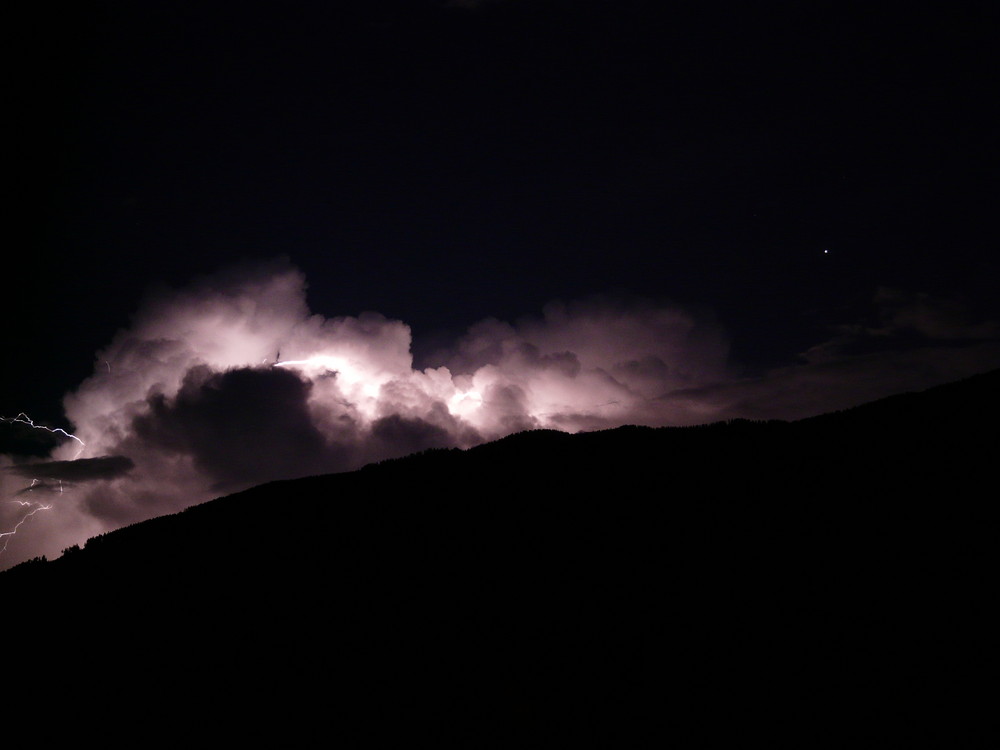 Weit entfernte Wetterleuchten