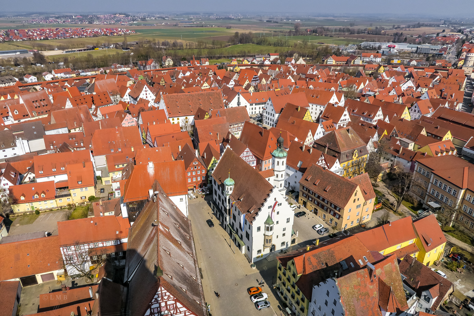 Weit hinter die Stadtmauer