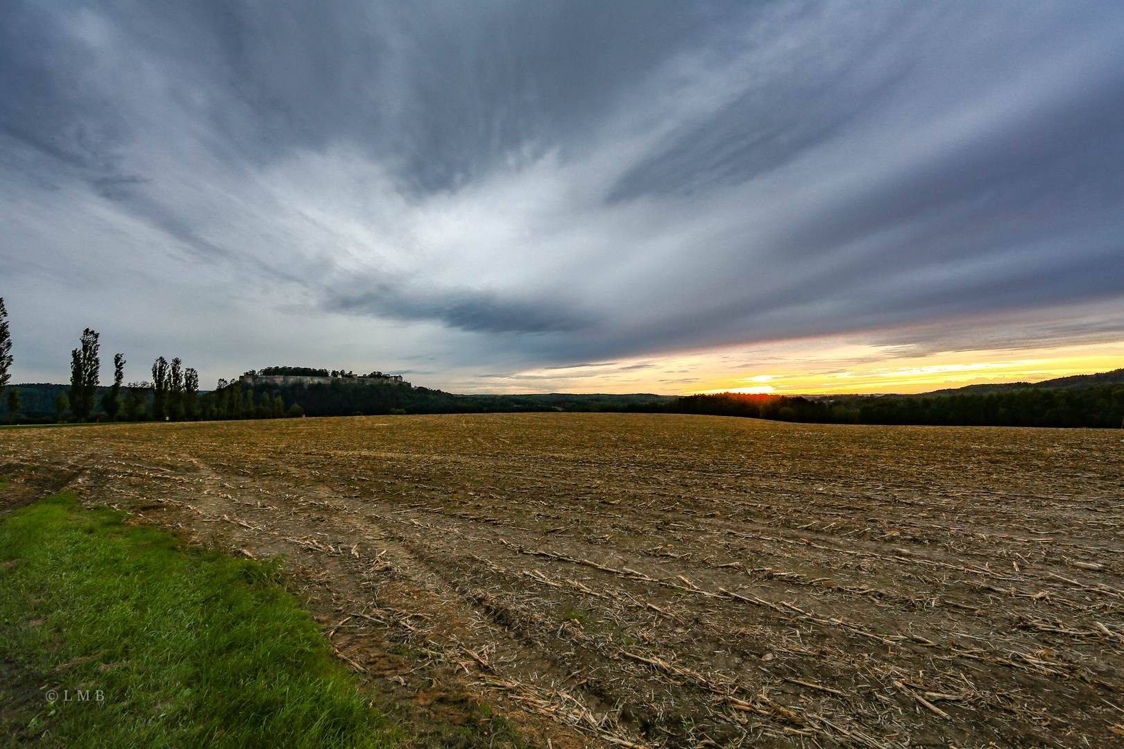 Weit hinterm Sturzacker