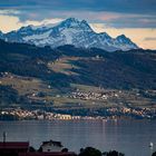 Weitblick auf See und Berge