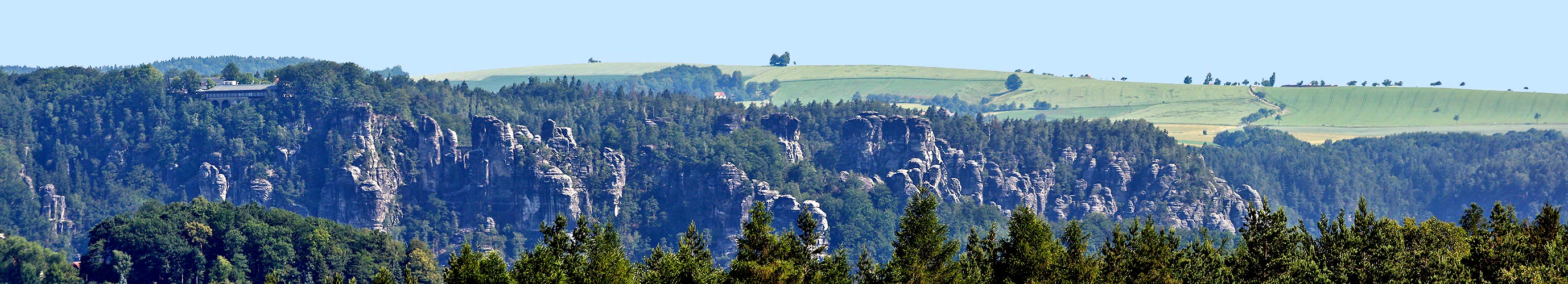 Weitblick der besonderen Art zur Bastei in der Sächsischen Schweiz, denn ...