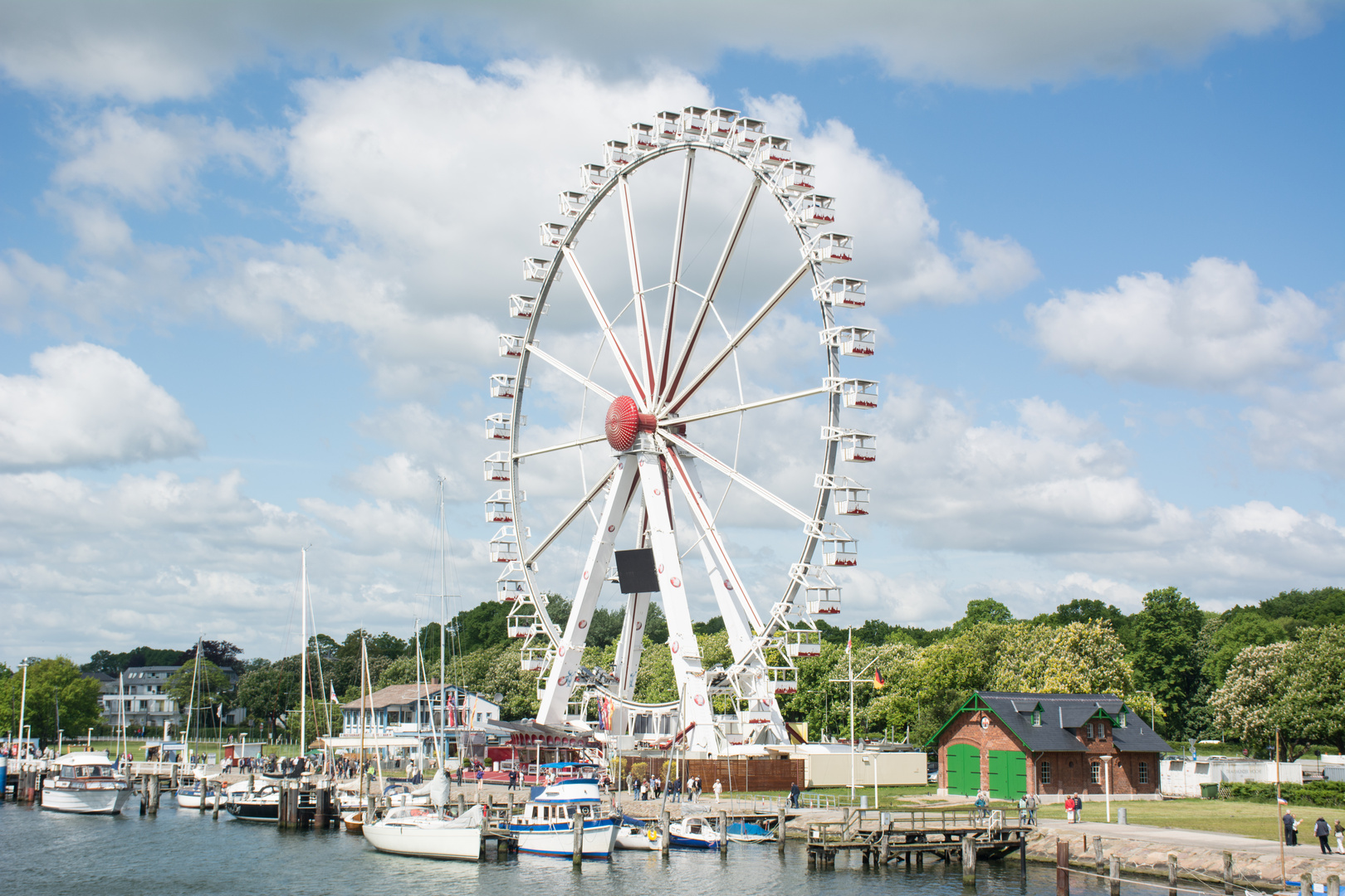 Weitblick über den Hafen von Travemünde