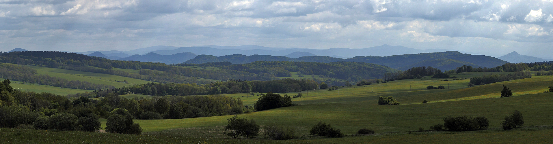 Weitblick von der Vitovaussicht bis zur Tafelfichte in 75 km Entfernung....