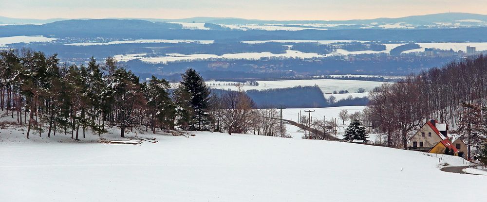 Weite Schneeflächen soweit das Auge reicht in der Sächsischen Schweiz...