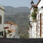 weiter Blick durch eine Gasse in Santa Lucia