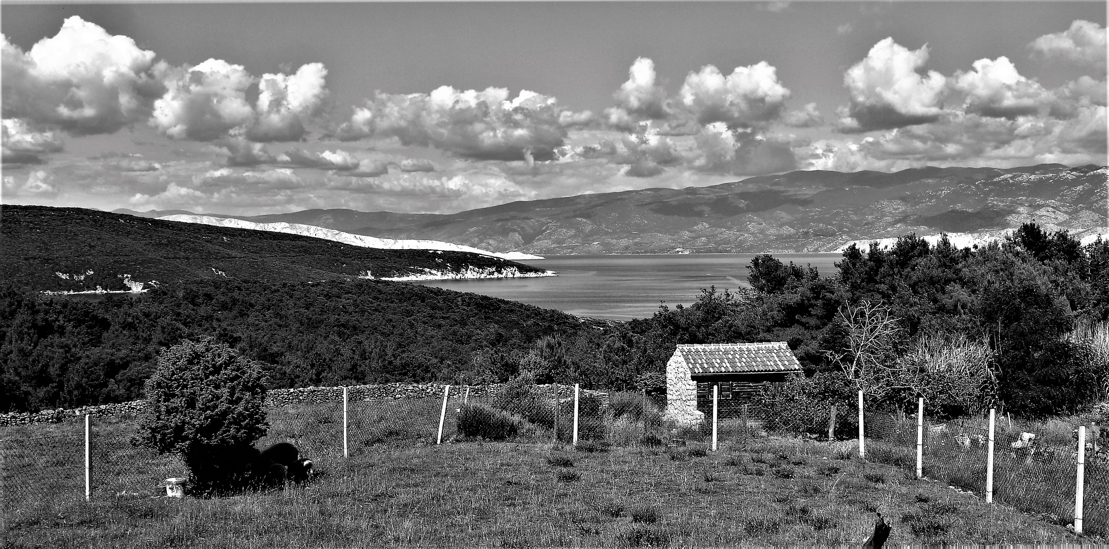 weiter Blick vom Berg über Alt-Lopar zum Velebit