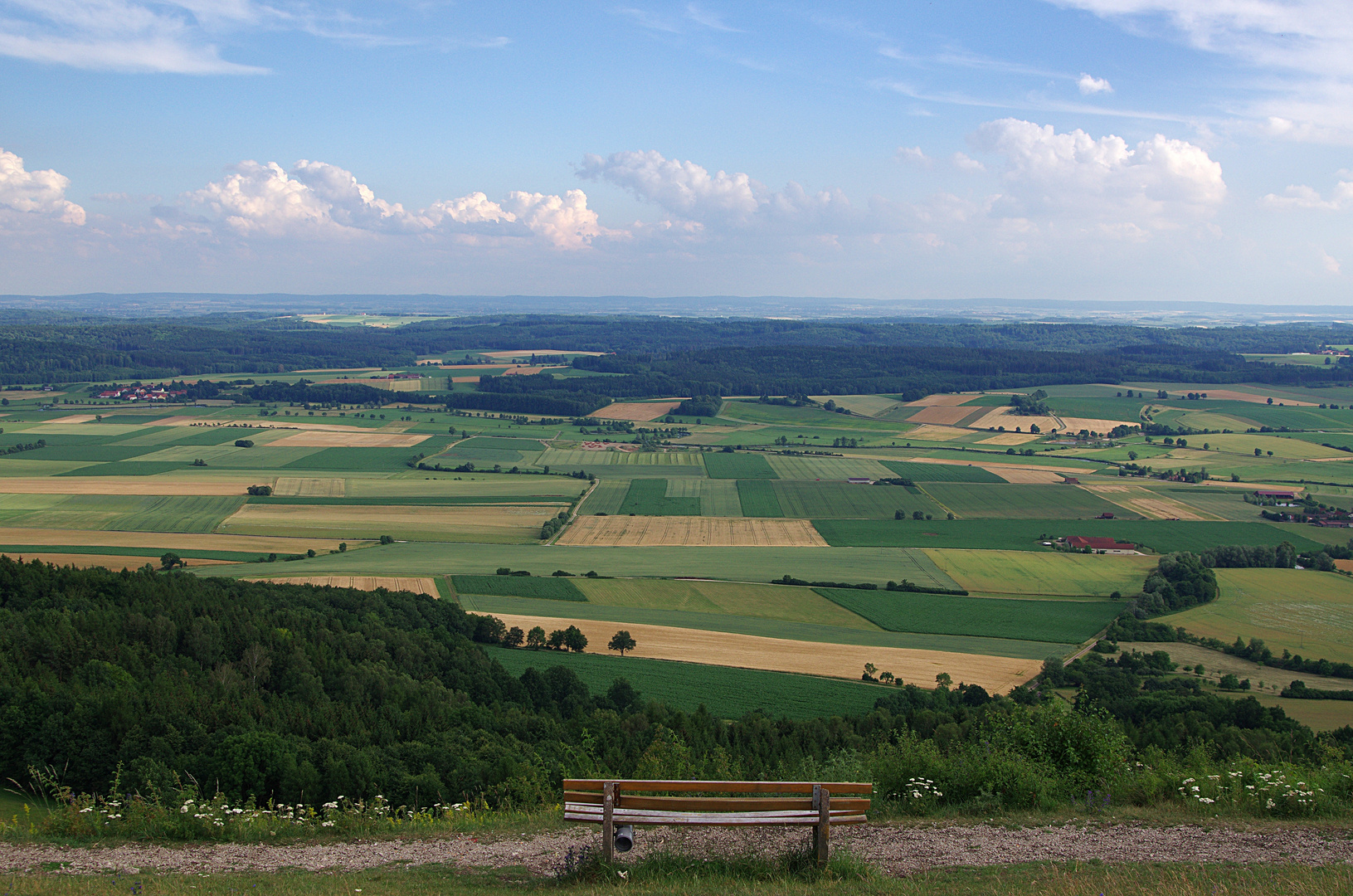 weiter Blick vom Hesselberg