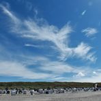 Weiter Himmel über dem sommerlichen Strand von Spiekeroog