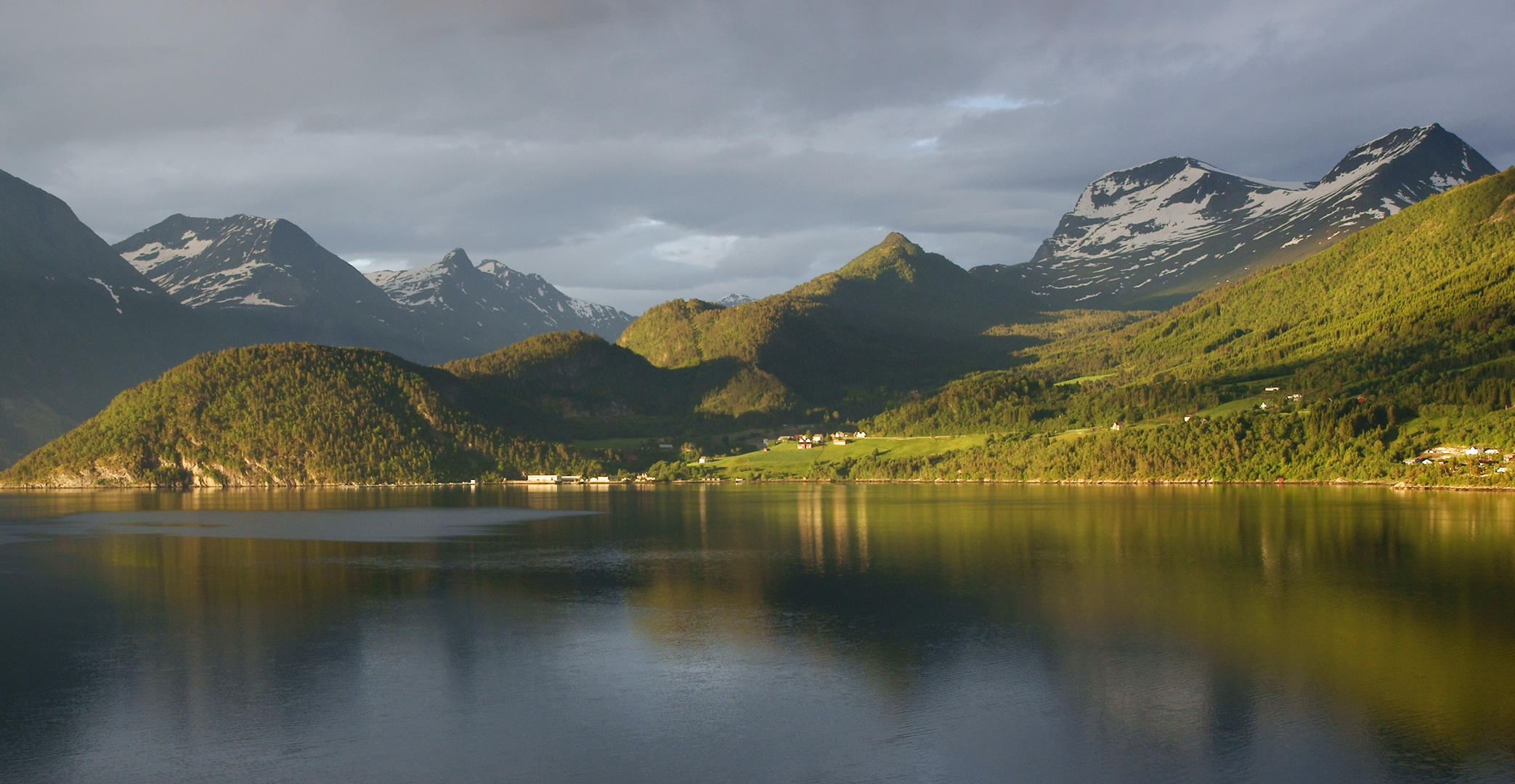 Weiter in den Geiranger Fjord