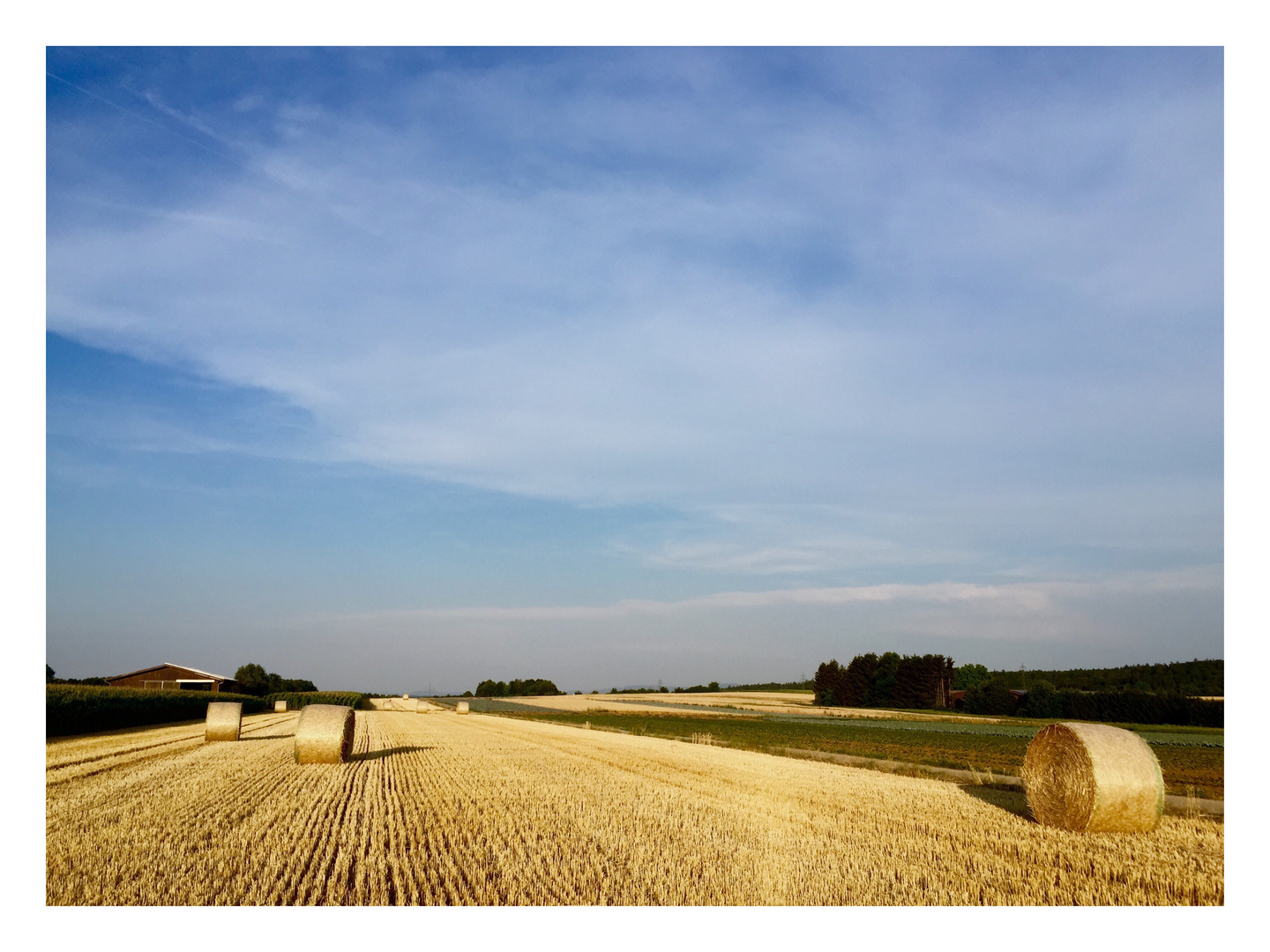 Weiter Sommerhimmel