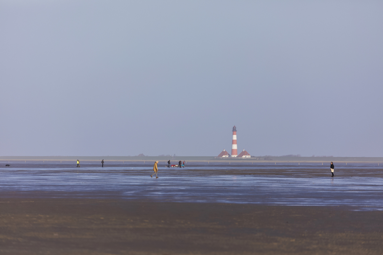 Weiter Strand und der Westerhever Leuchtturm