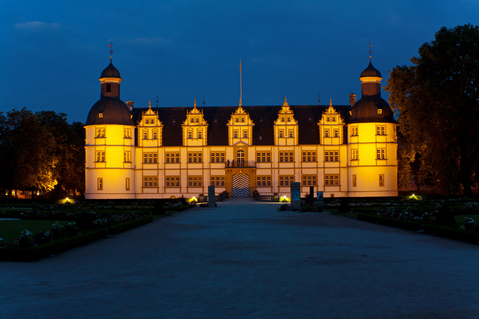 Weiterer Versuch des Schloßes aus Schloß Neuhaus