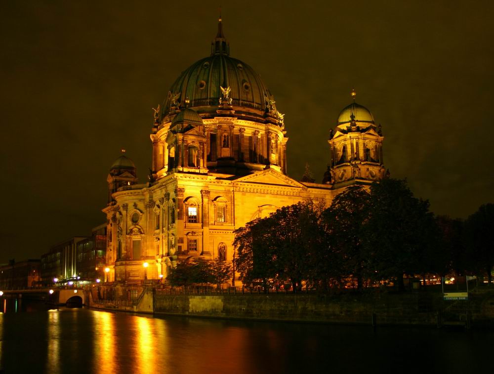 Weiteres Lichtexperiment mit dem Berliner Dom