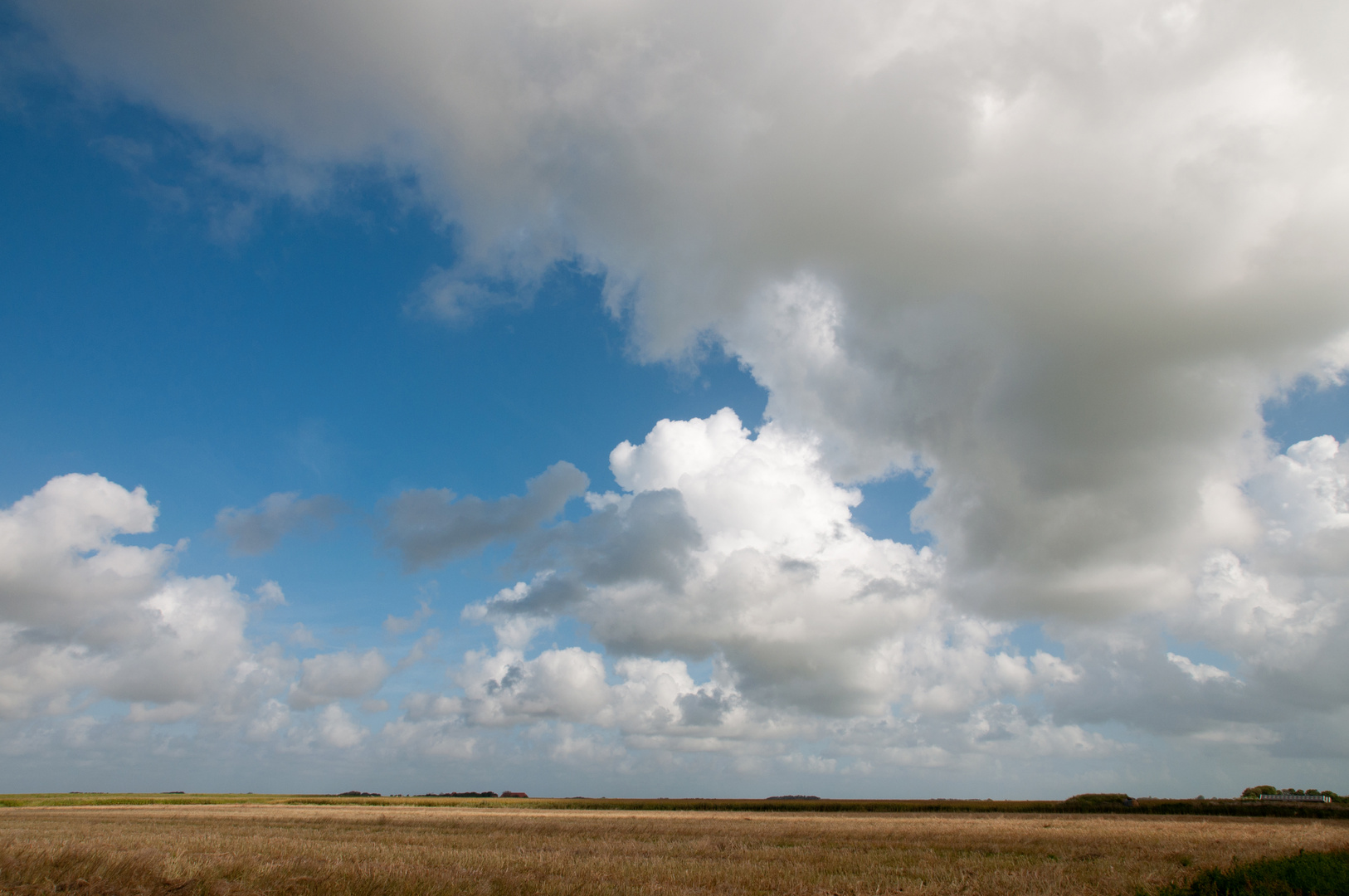 weites Land, hoher Himmel