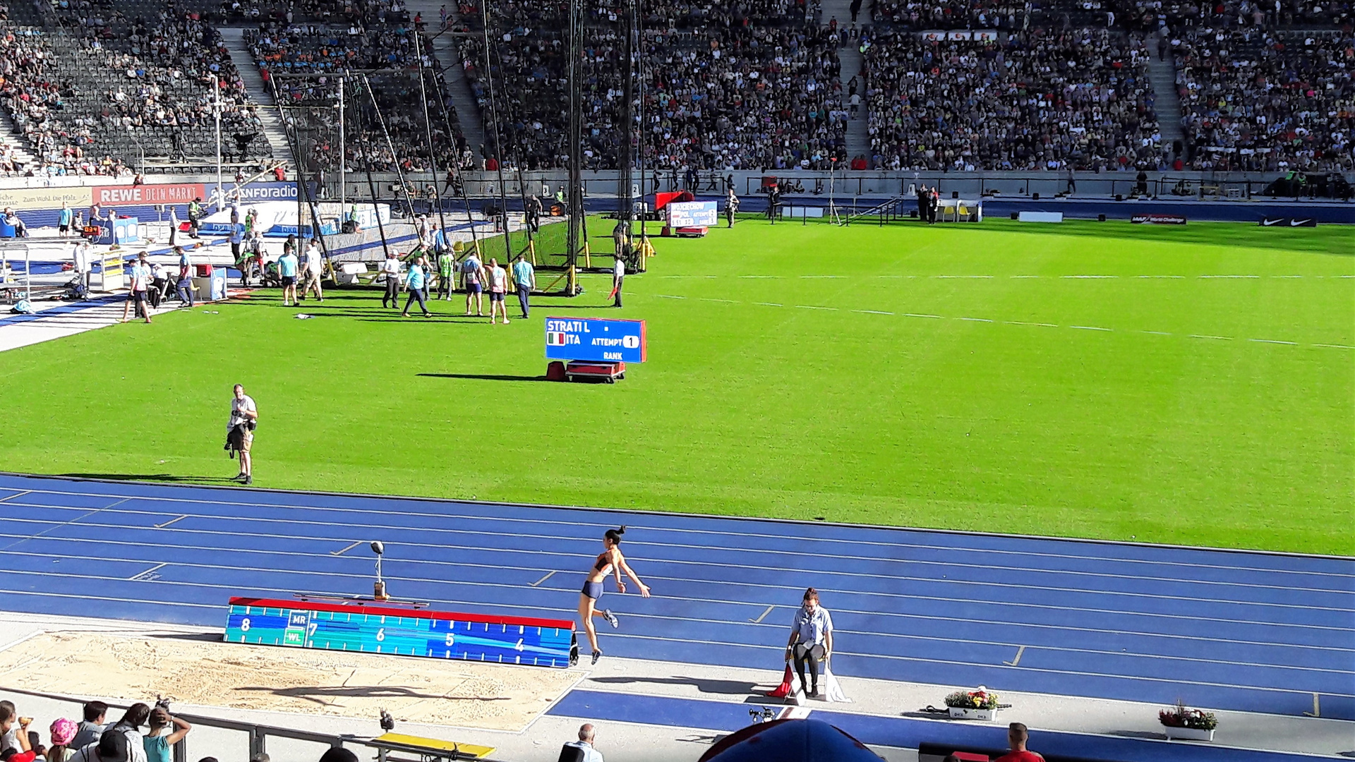 Weitsprung im Olympiastadion Berlin 