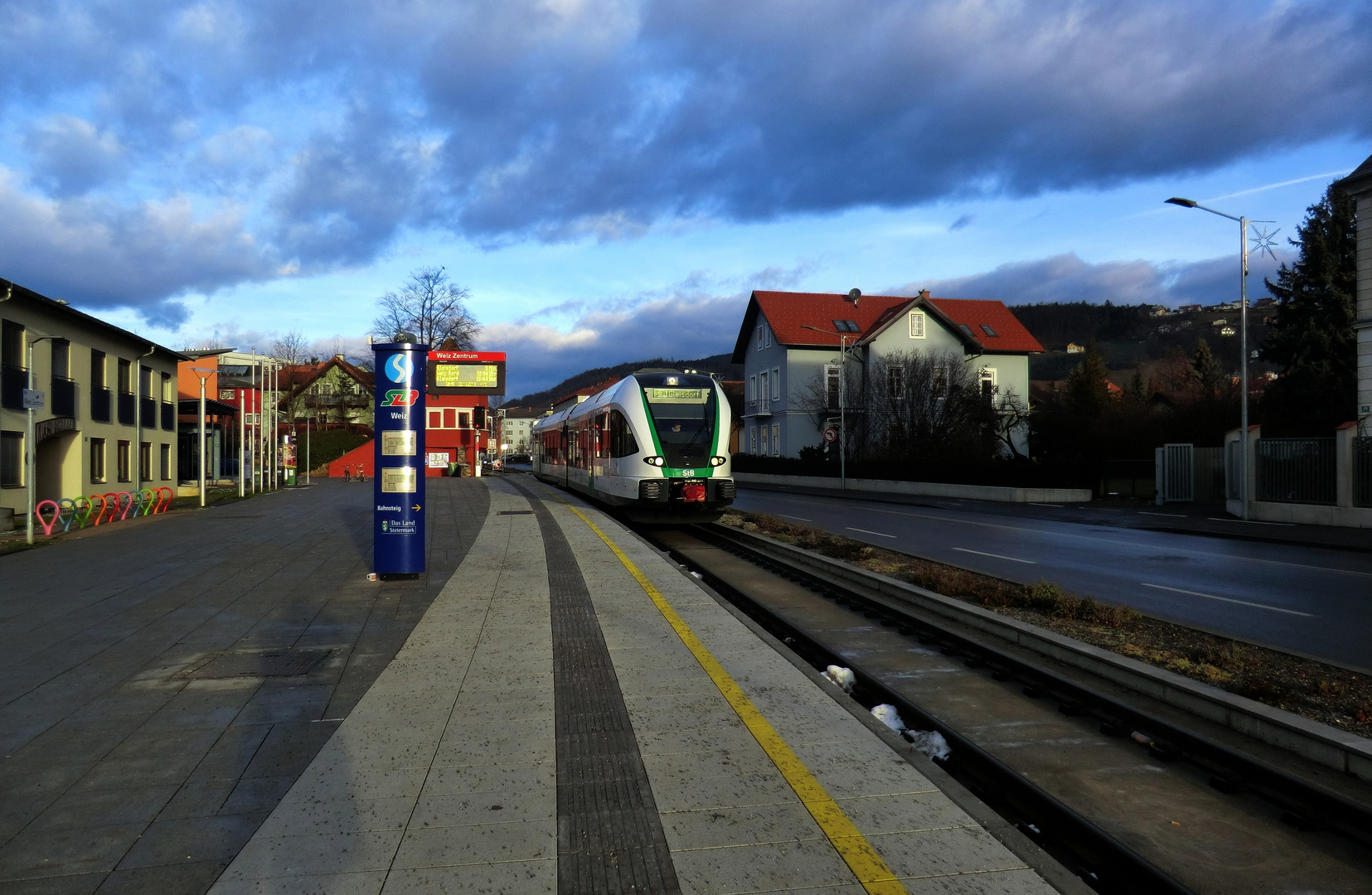 Weiz Zentrum der Zug nach Gleisdorf