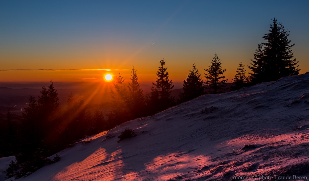 Welch herrlichen Gruß die Sonne den Berg entbietet