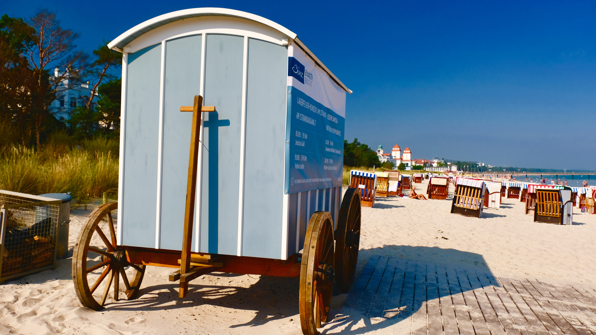 welch schöne Umkleidekabine den Strand ziert 