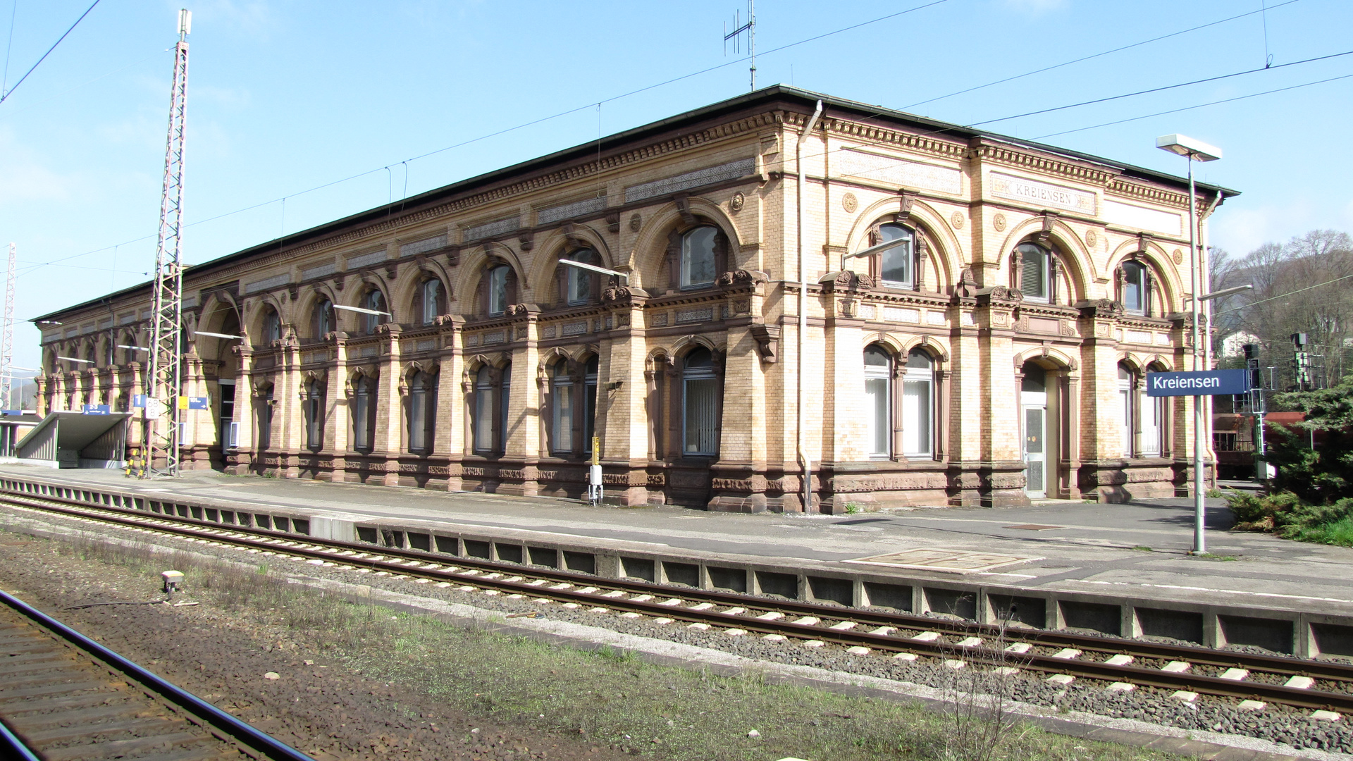 welch wunderschöne Bahnhöfe...