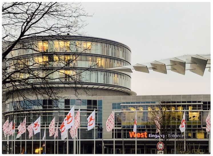 Welche Messe findet gerade statt? Foto & Bild architektur, stillleben