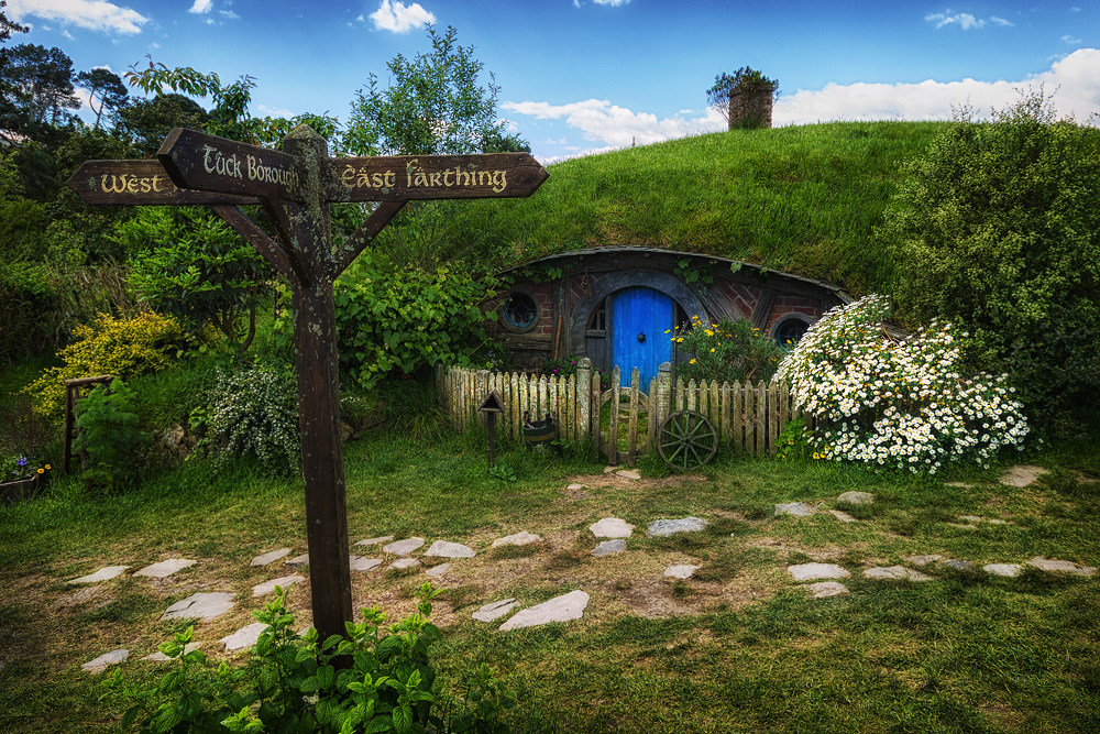 Welcome to Hobbiton! – Willkommen in Hobbingen!