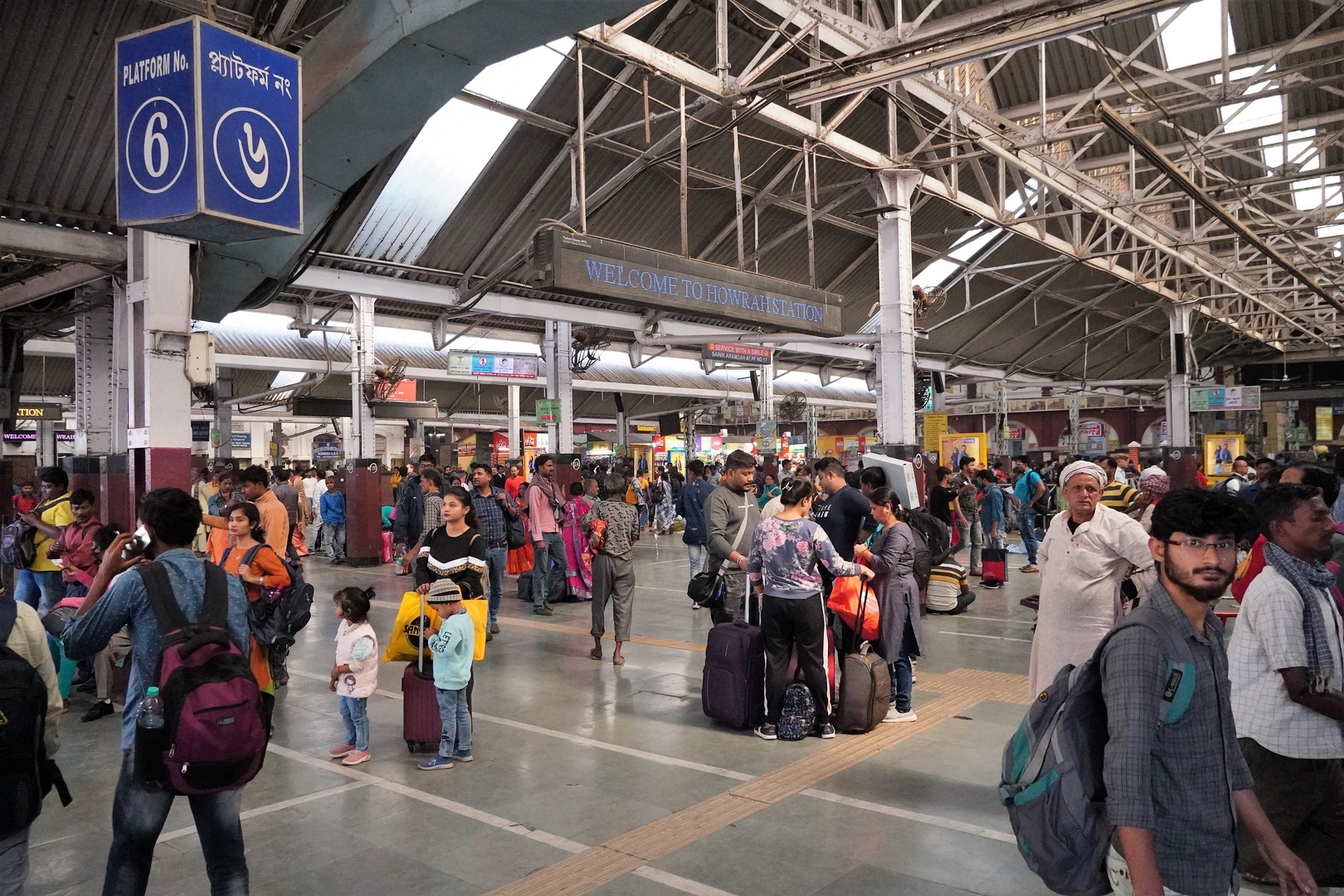 Welcome to Howrah Station (1)