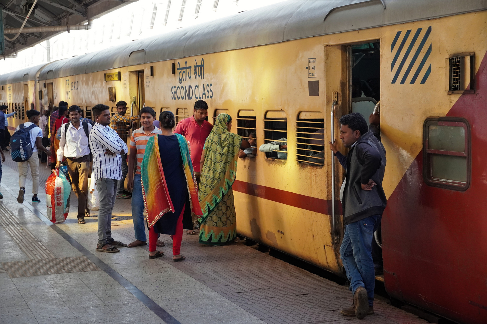 Welcome to Howrah Station (4)