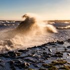 Welle vor dem Deich in Boltenhagen