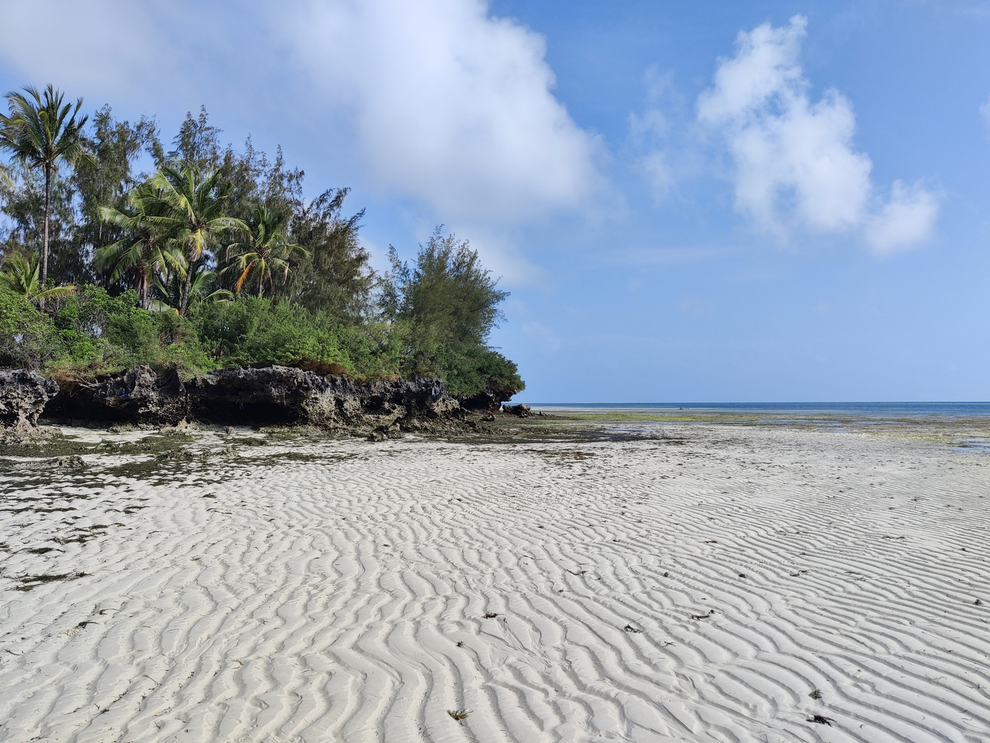 Wellen am Sand