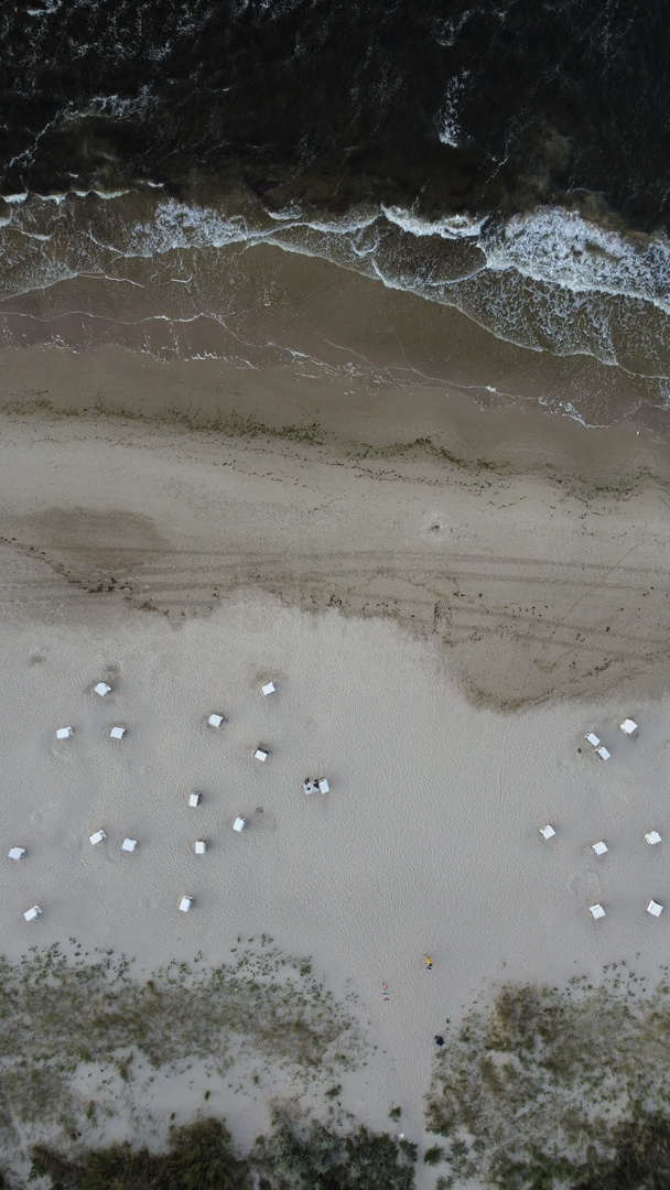 Wellen am Strand. 