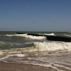 Wellen am Strand in Kübo