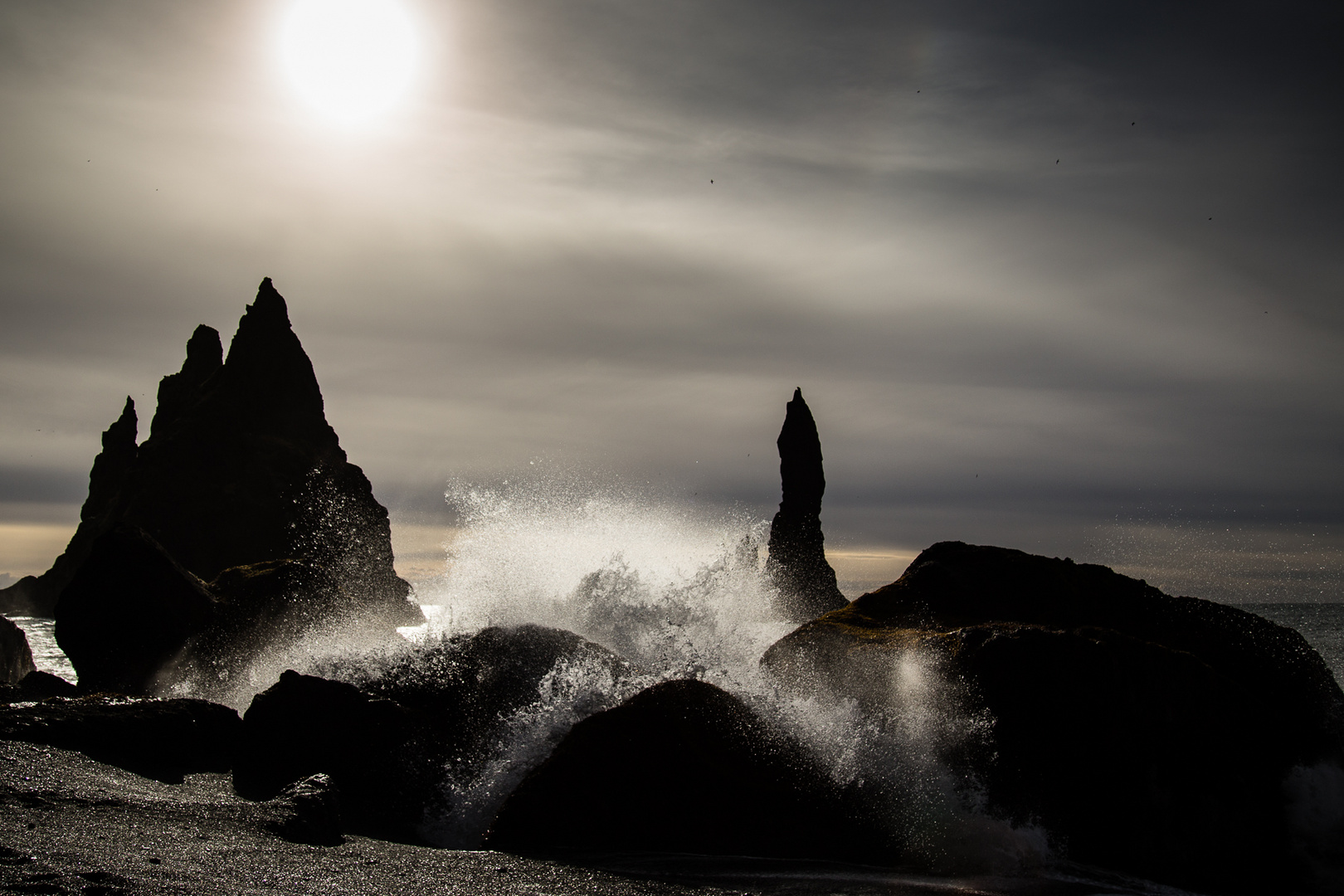 Wellen bei den Black Beaches