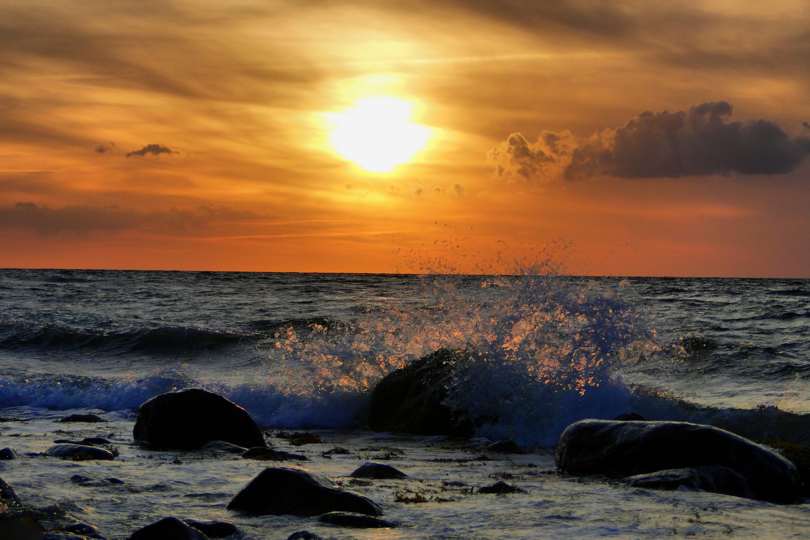 Wellen im Sonnenuntergang