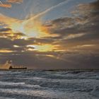 Wellen, Schiff und Wolken