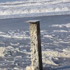 Wellen und Schaumkopfen in Katwijk/NL.