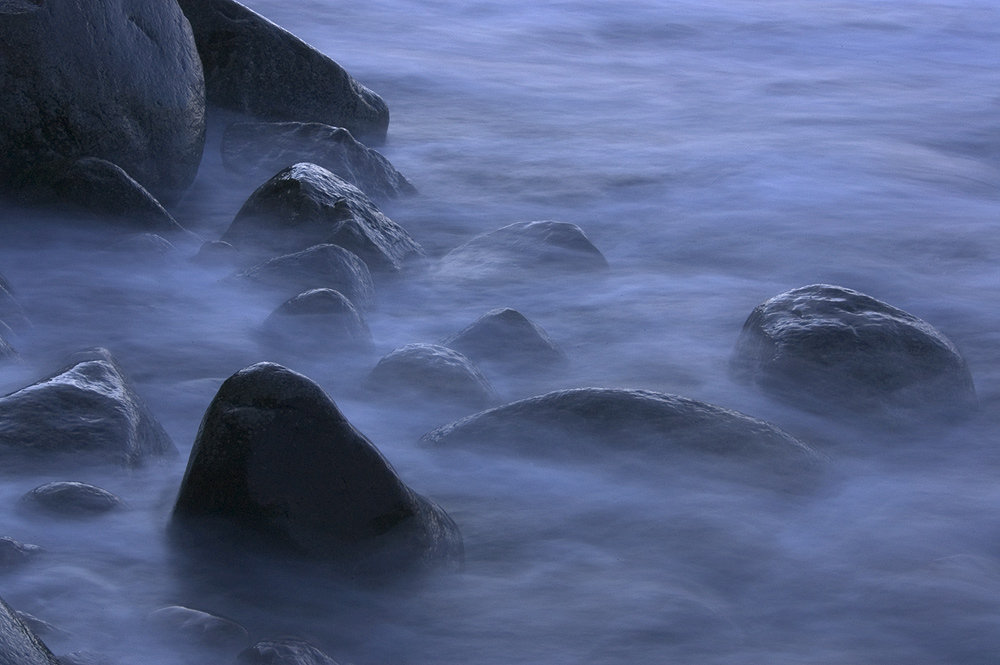 Wellen und Steine