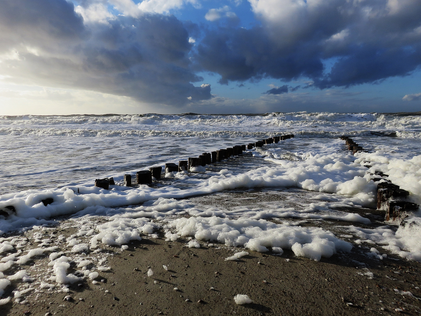 Wellen von gestern nach dem Sturm 