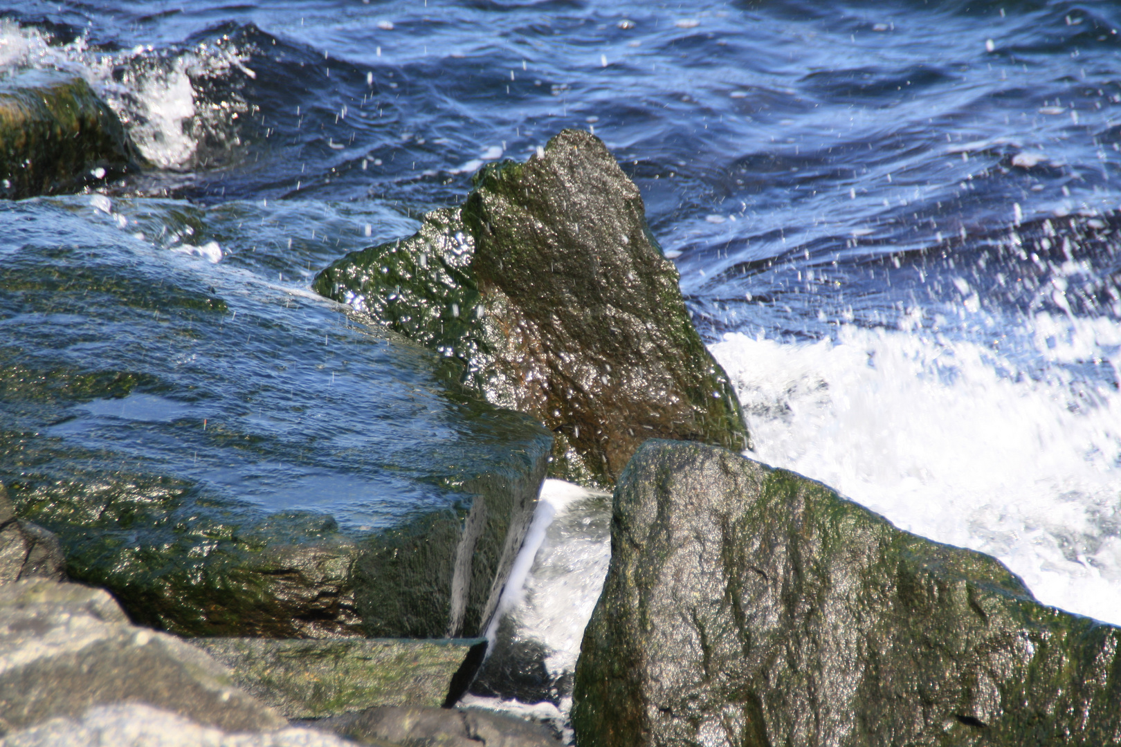 Wellenbrechen Ostmole in Warnemünde