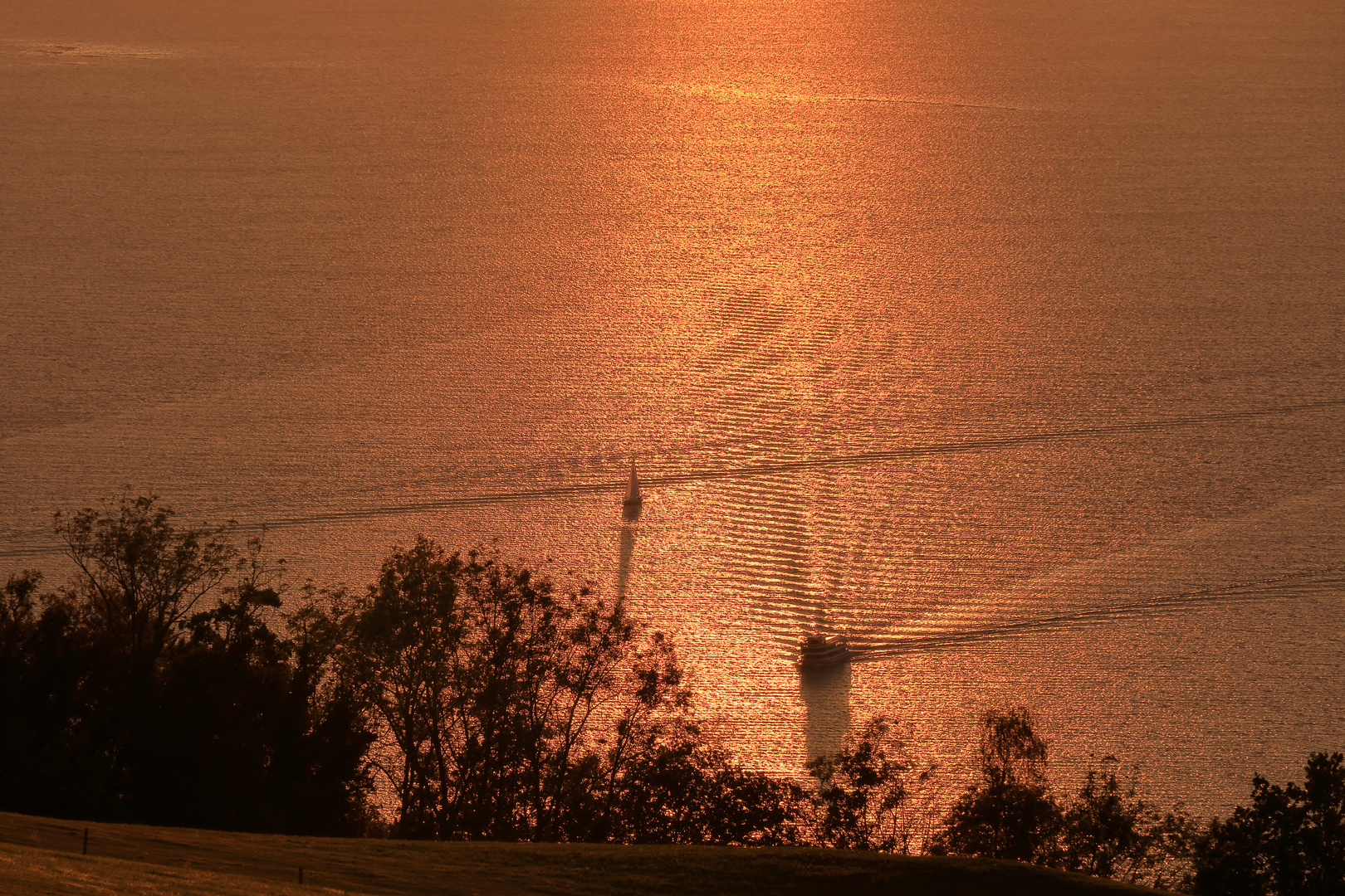 Wellenformen auf dem Bodensee bei Bregenz