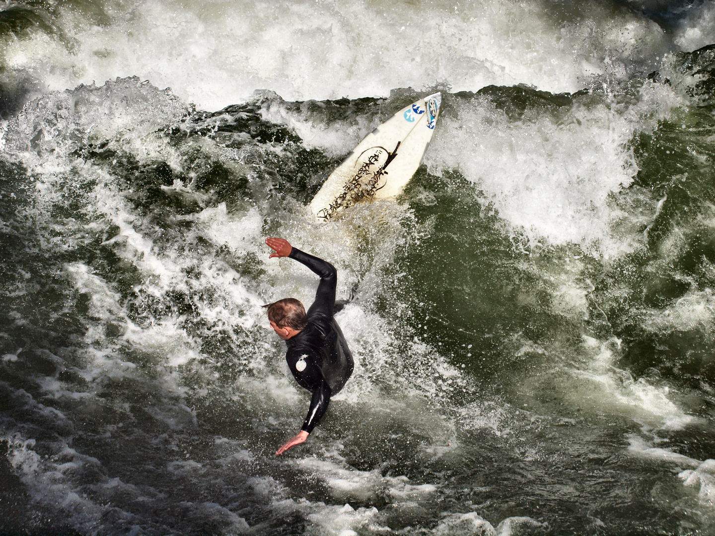 Wellenreiten am Eisbach - München