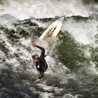 Wellenreiten am Eisbach - München