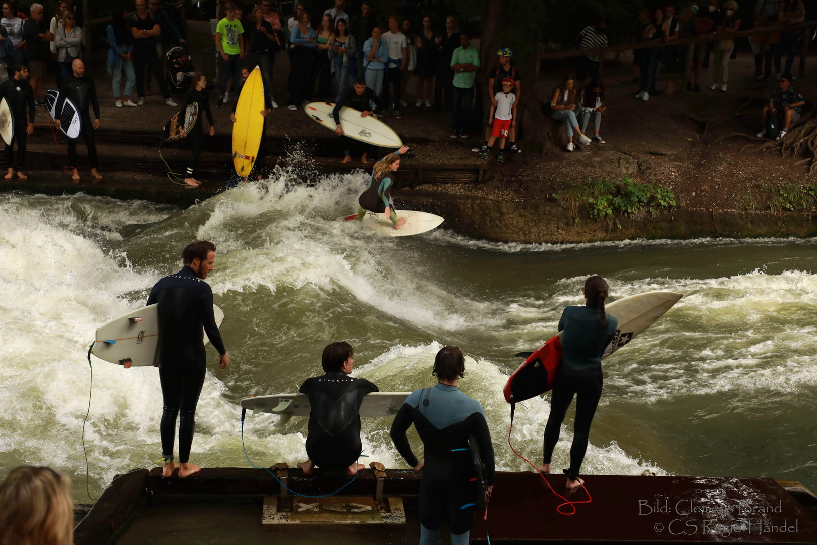 Wellenreiten Isar "Eisbachwelle" 