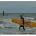 Wellenreiter am Strand von St. Peter Ording