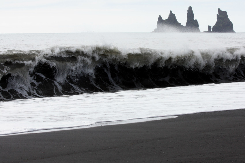 Wellenschlag in Vík í Mýrdal