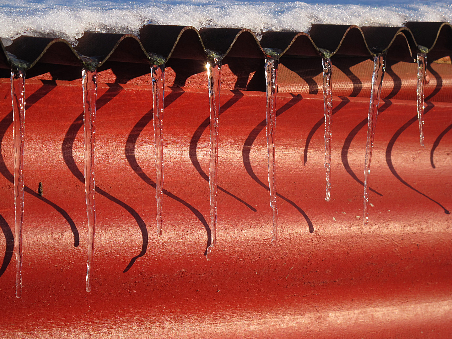 wellige Eiszapfen