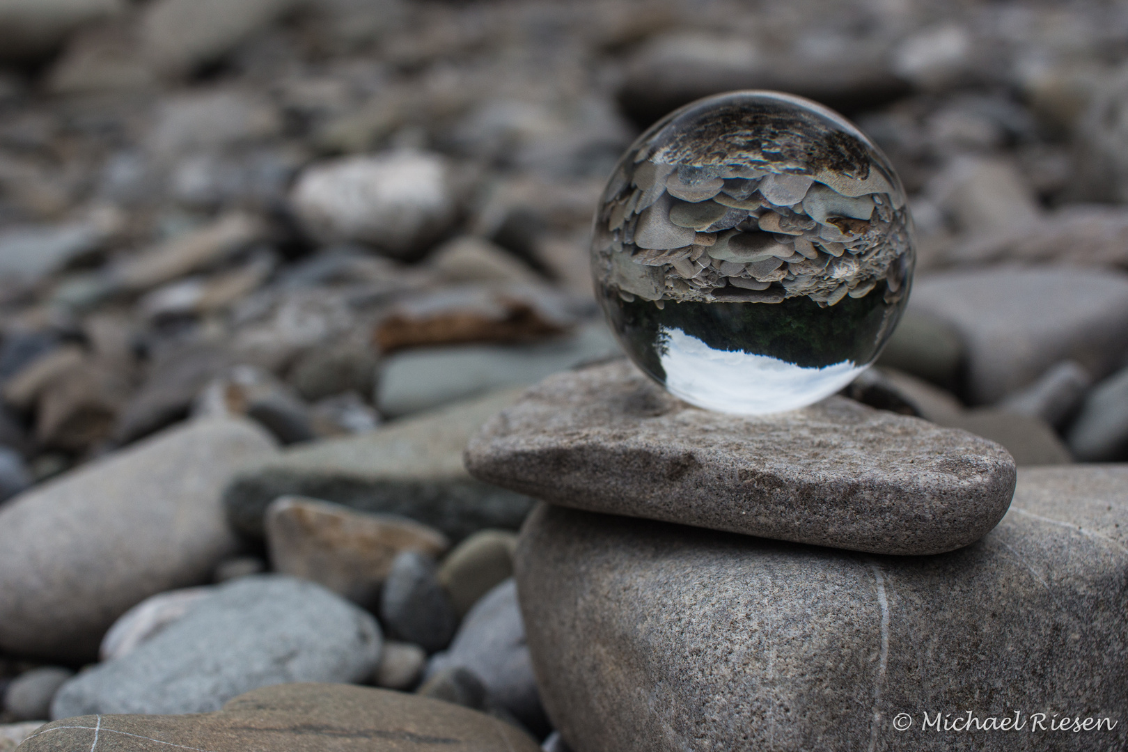 Welt durch Glas steht Kopf