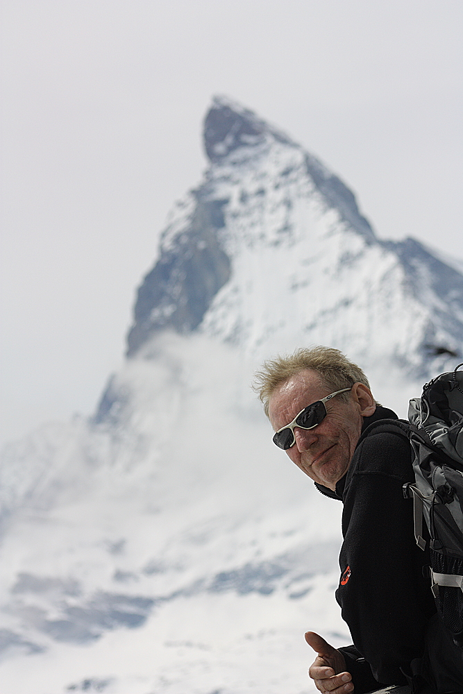 Weltberühmt........... und im Hintergrund - das Matterhorn