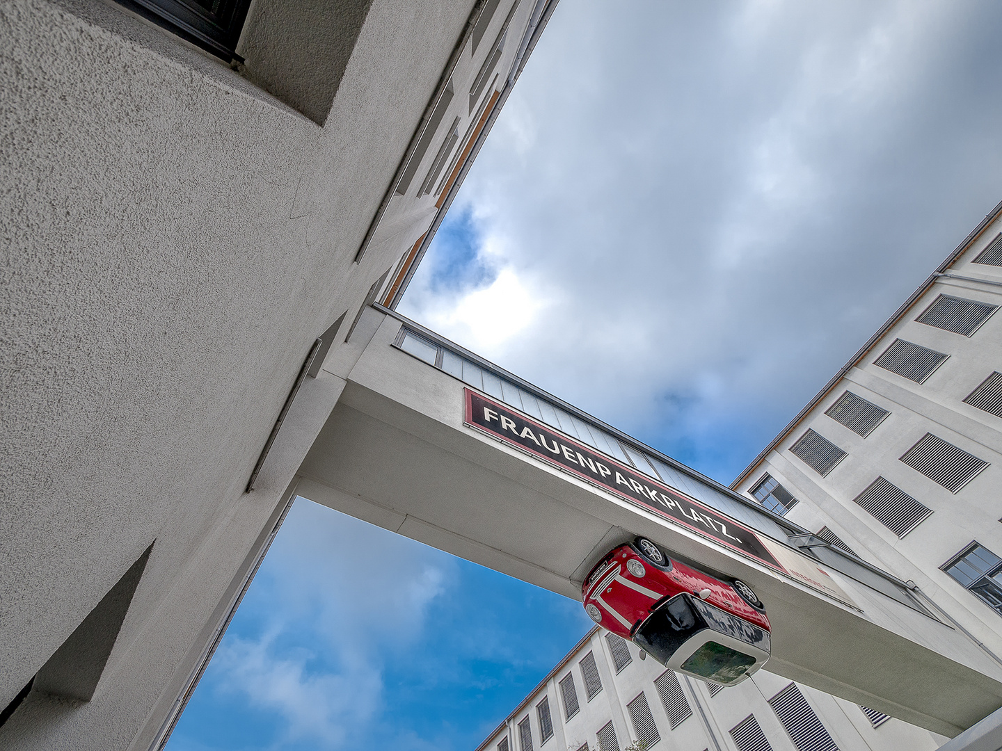 Weltfrauentag Foto & Bild | architektur, münchen, satire ...
