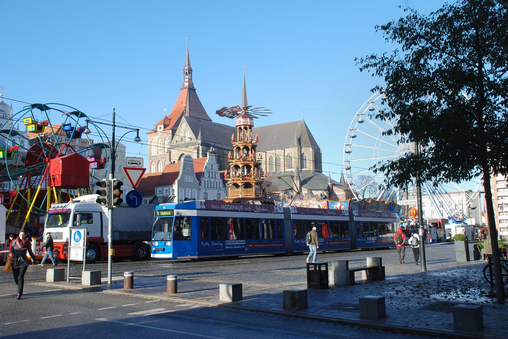 Weltgrößte Weihnachtspyramide in Rostock