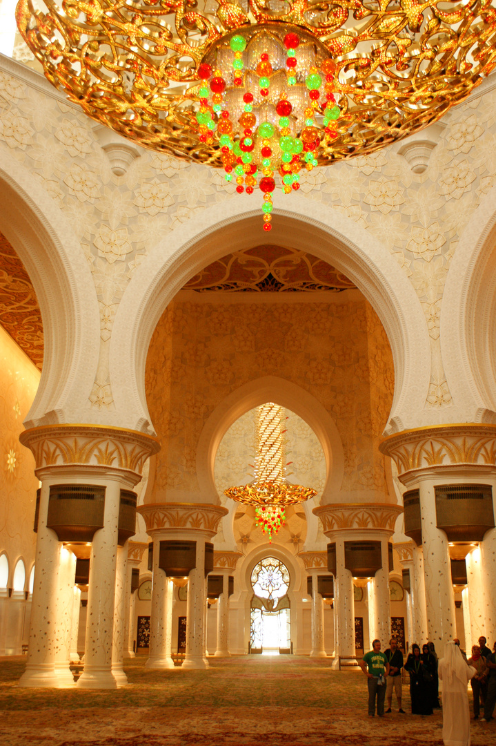 Weltgrößter Kronleuchter in Großer Moschee